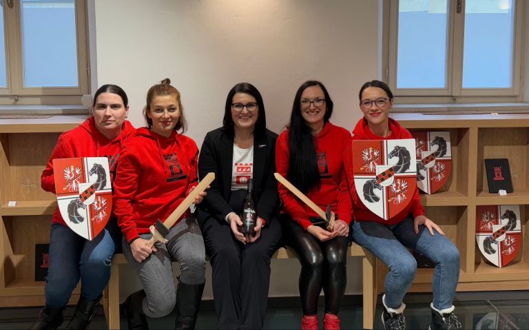 Branilci krone in meja