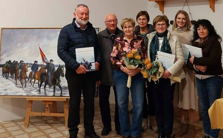 Člani uredniškega odbora so ponosni, da je zgodovina Dolenje Stare vasi pri Šentjerneju zapisana v knjigi.