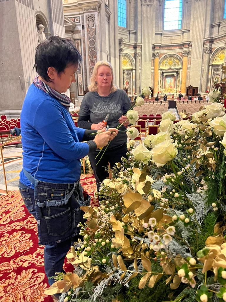 andreja-bartolj-bele, krasitev, bozic, vatikanska-bazilika