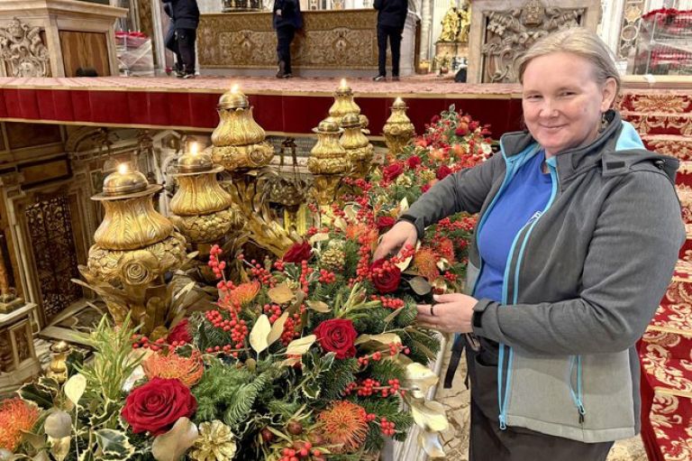 andreja-bartolj-bele, krasitev, bozic, vatikanska-bazilika