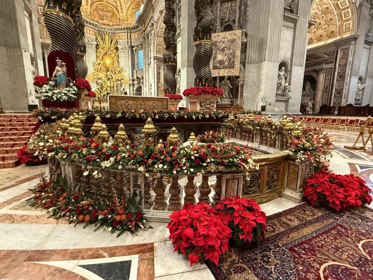 andreja-bartolj-bele, krasitev, bozic, vatikanska-bazilika