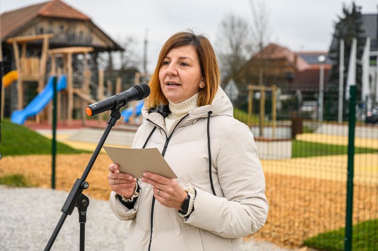 zagradec, otrosko-igrisce, zipline, tobogan