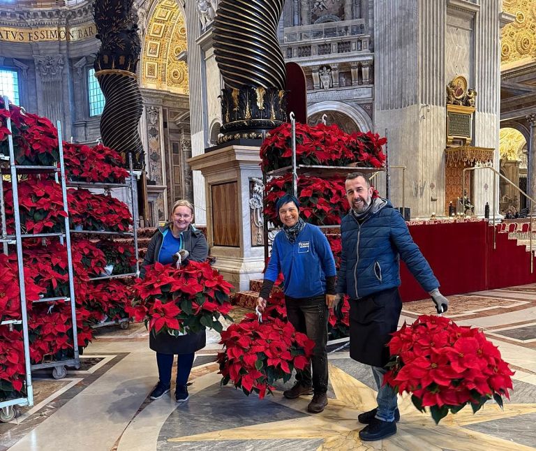 andreja-bartolj-bele, krasitev, bozic, vatikanska-bazilika