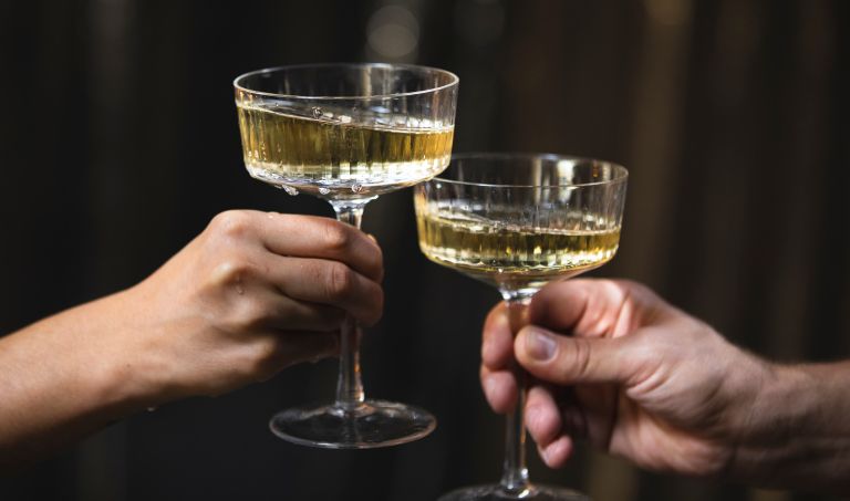 kozarci peneče vino