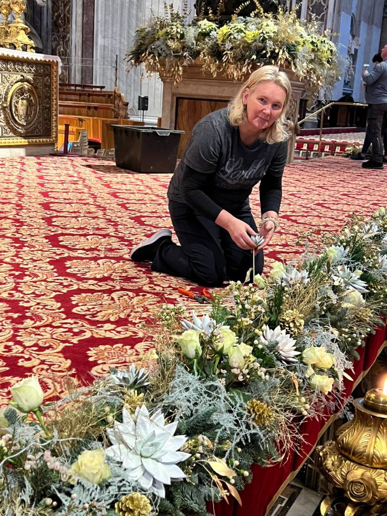 andreja-bartolj-bele, krasitev, bozic, vatikanska-bazilika