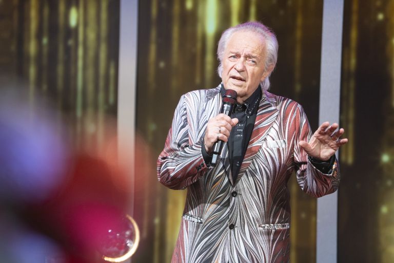 Alfi Nipič - !!Seveda Silvestrski poljub ne sme manjkati v nobeni silvestrski oddaji, zato jo bomo s