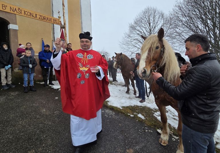 dolenja-stara-vas, blagoslov-konj-2025