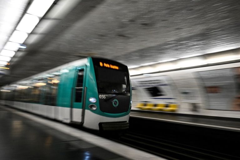 pariz metro.jpg