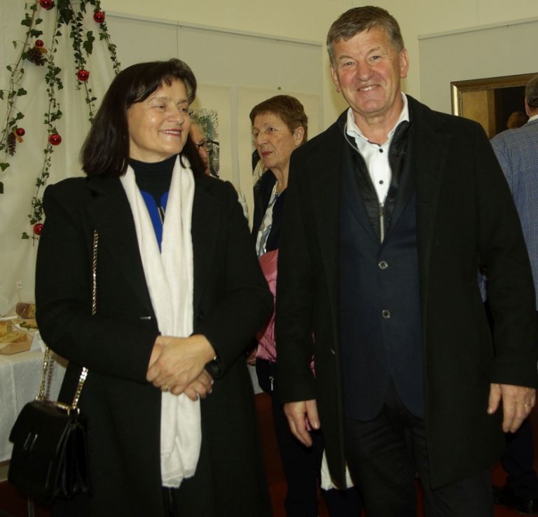 Bogovičeva na razstavi potic v Šentjerneju