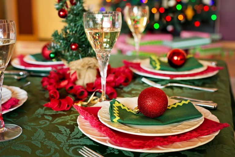 christmas-table-1909796_1280.jpg