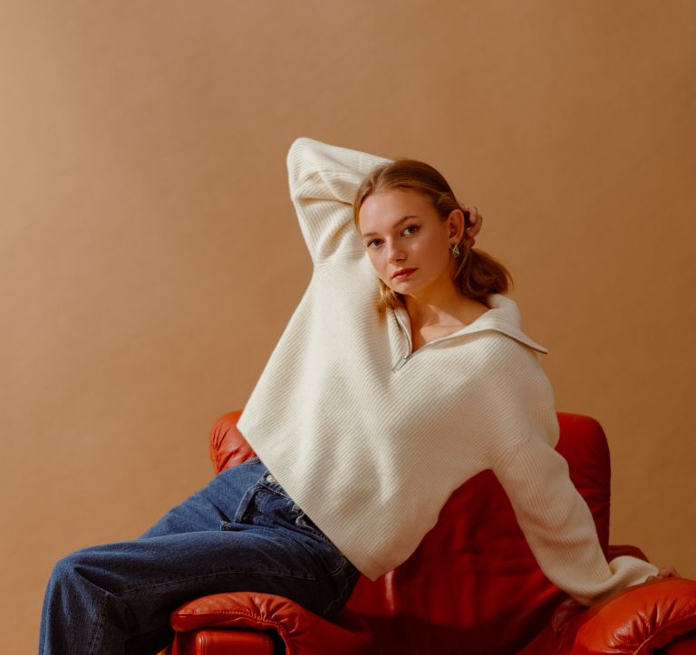 Pleteni pulover z zadrgo.jpg