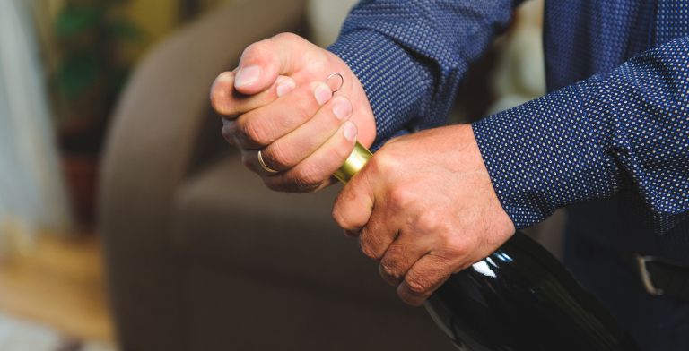 odpiranje penečega vina