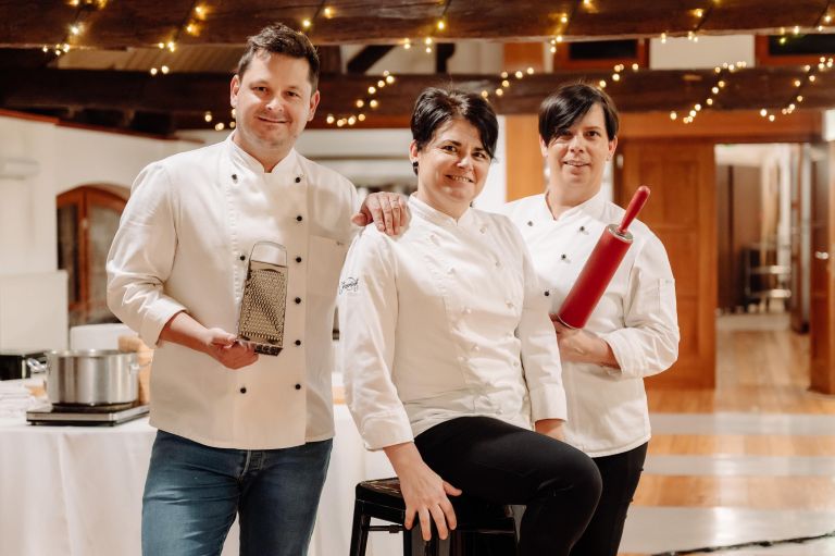 k praznicna miza sustersic kozjek jezersek.jpg