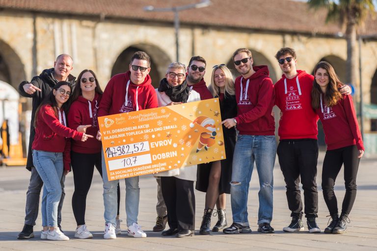 Zaključna razglasitev ekipe Radia Capris.jpg