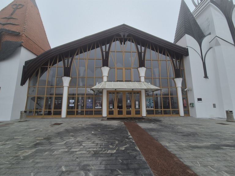 lendava, gledaliska-in-koncertna-dvorana