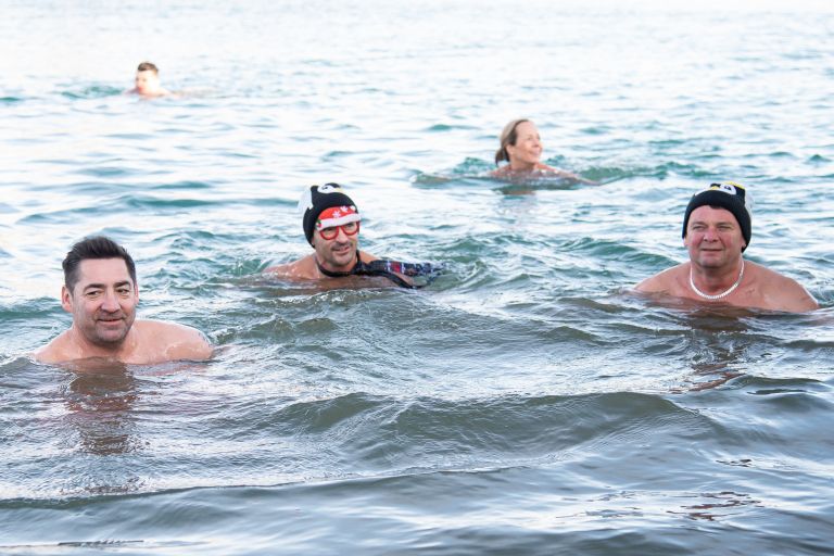 novoletno-plavanje, kamesnica, dahavski-pingvini