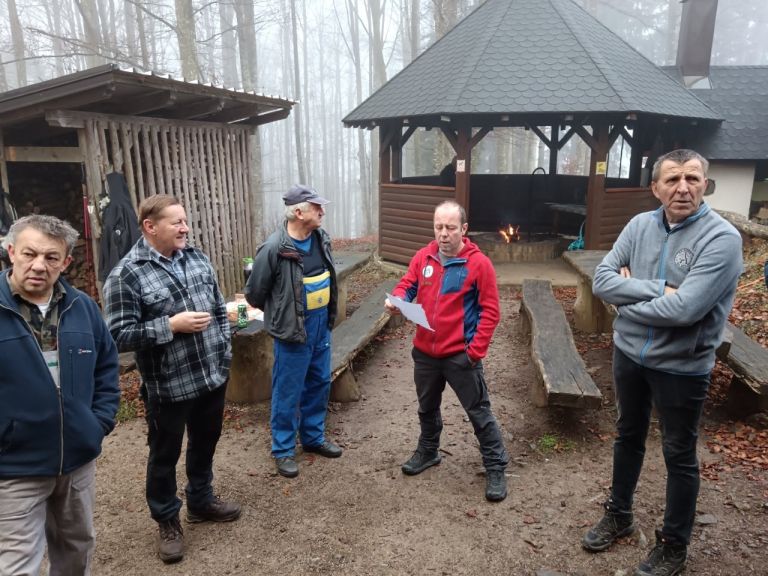 planinska-skupina-dvor