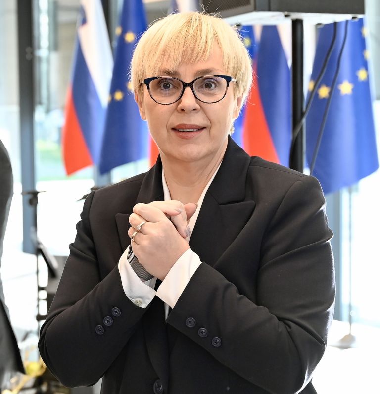 008 natasa pirc musar-sr.jpg