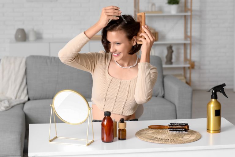 paž, ženska frizura.jpg