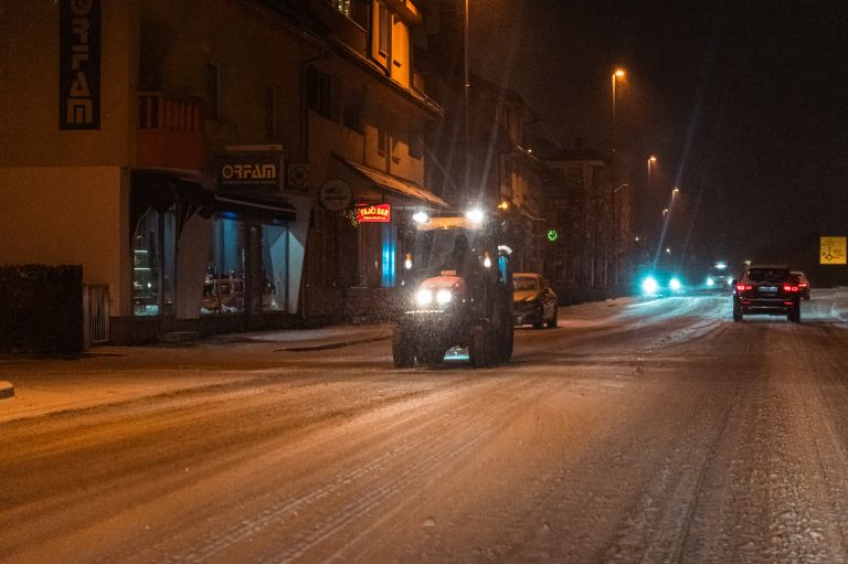simbolična, sneg, zima, sneženje, komunala murska sobota, posipavanje, zimska-služba, soljenje