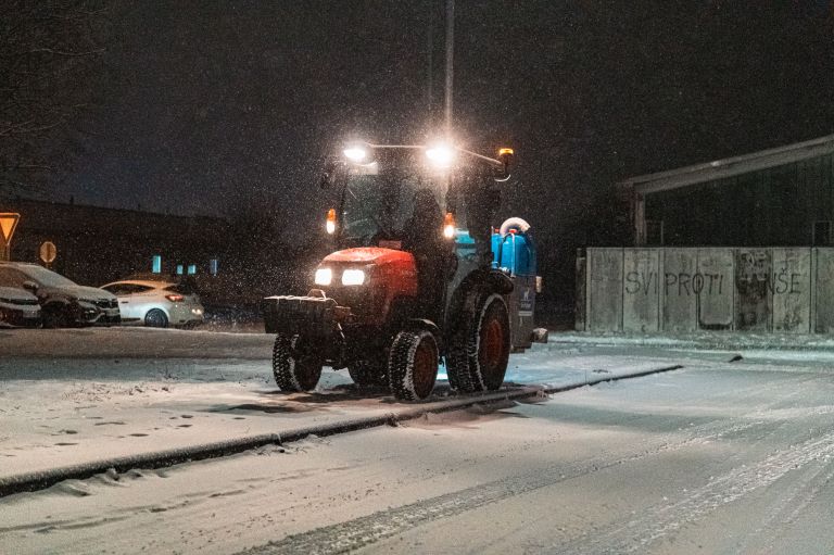 simbolična, sneg, zima, sneženje, komunala murska sobota, posipavanje, zimska-služba, soljenje