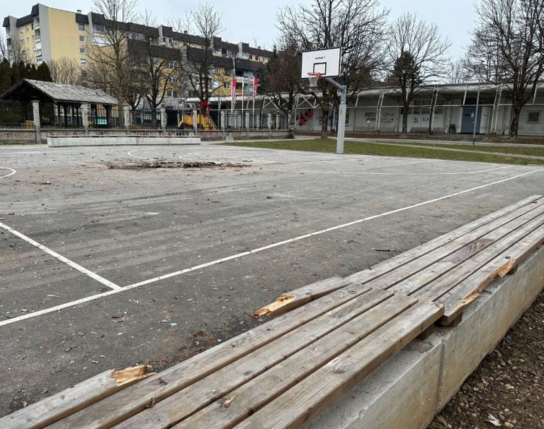 vandalizem, planina, kranj.jpg