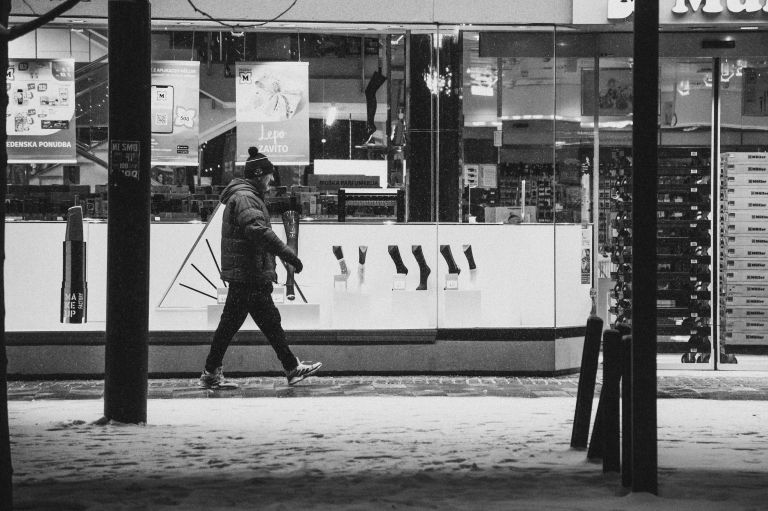 simbolična, sneg, zima, sneženje, sprehajanje, ljudje, pohodnik, pešec, gibanje