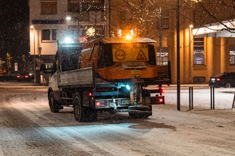 simbolična, sneg, zima, sneženje, komunala murska sobota, posipavanje, zimska-služba, soljenje