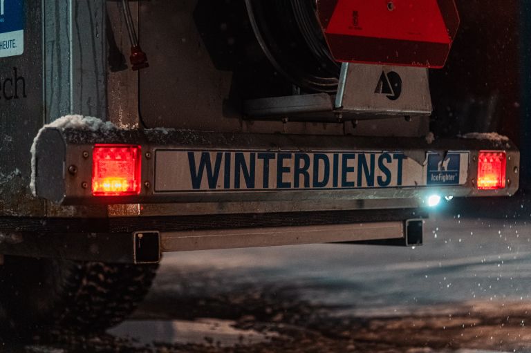 simbolična, sneg, zima, sneženje, komunala murska sobota, posipavanje, zimska-služba, soljenje