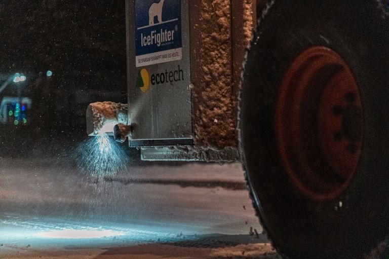 simbolična, sneg, zima, sneženje, komunala murska sobota, posipavanje, zimska-služba, soljenje