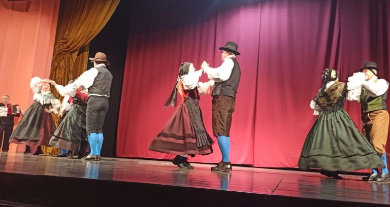 Folklorna skupina Trbovlje.jpg