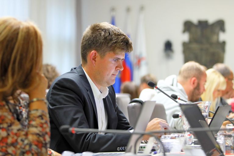 cg_zadolzenost_mo_2.jpg