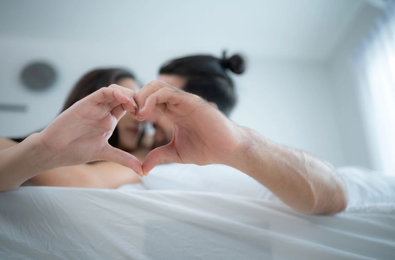 par naredi srce z rokami