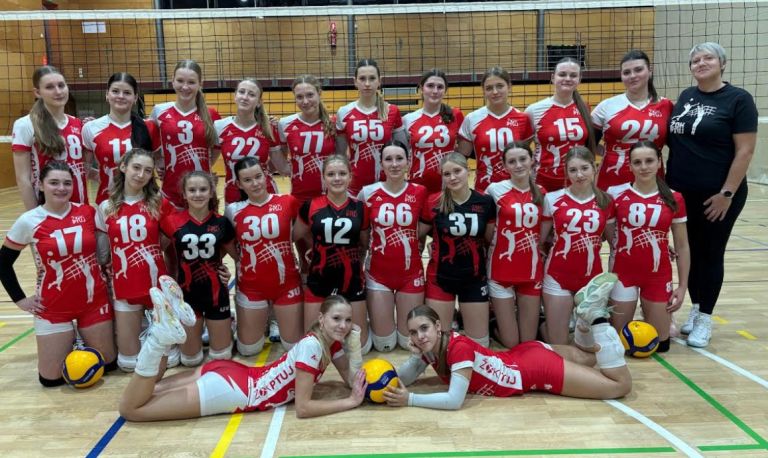 ZOK Ptuj ekipa s trenerko.png