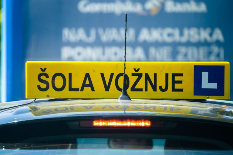 avtošola, inštruktor, kandidat, čakalna vrsta, tabla