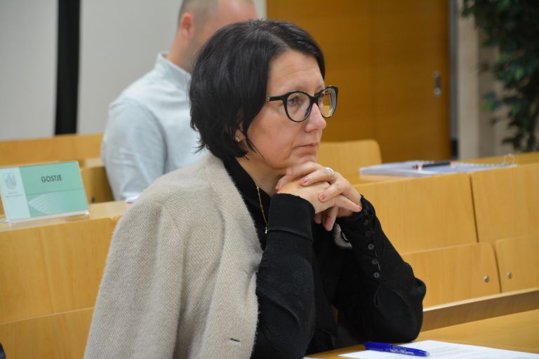 Milena Resnik na eni od sej 2024.JPG
