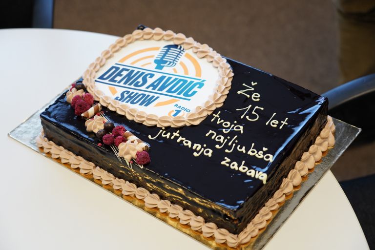 Denis Avdić Show, torta