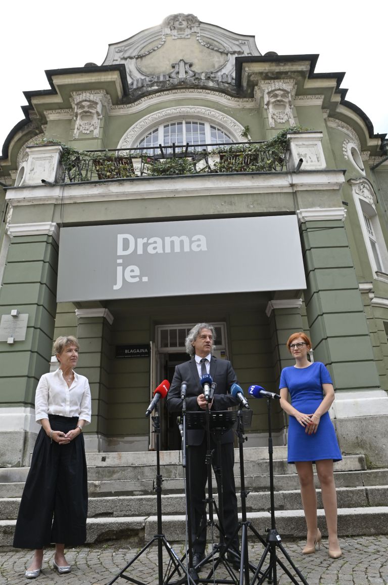 drama golob vrecko 2022 BOBO.jpg