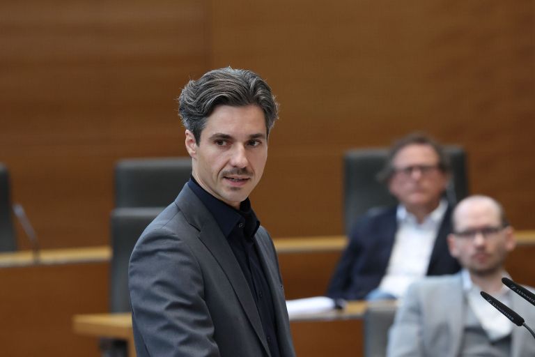 mesec tasner Robert Balen.jpg