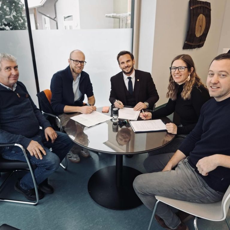 hb_podpis pogodbe cisterna.jpg