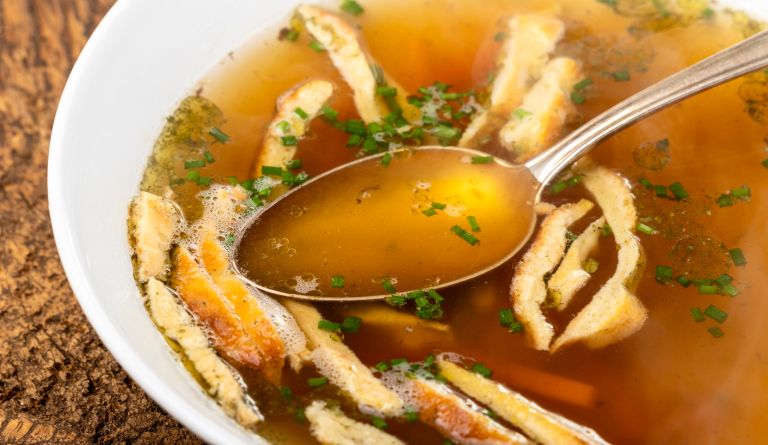 Juha s palačinkami fritati