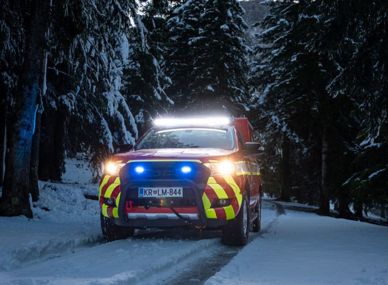 sneg, reševalci, gasilci