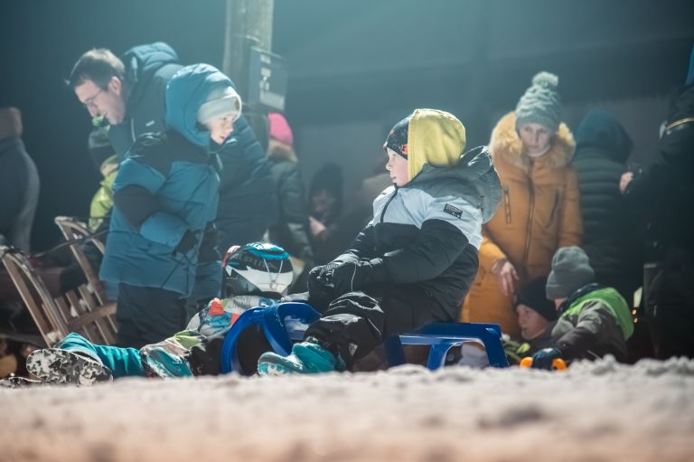 nočno-sankanje-ropoča, sankaški-pokal-občine-rogašovci, sanke, otroci, mladi, zima-zabava, sneg