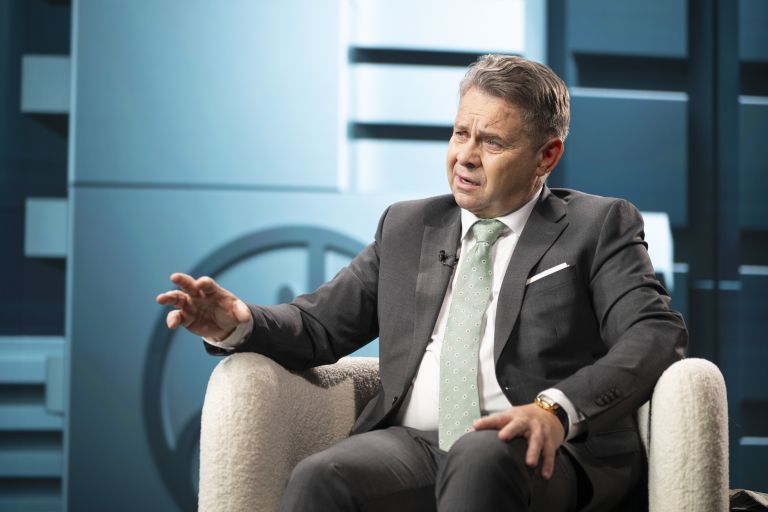 ursa-zgojznik, pogovori-o-prihodnosti, tomaz-vesel