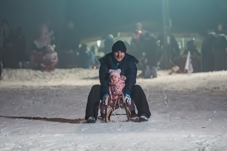 nočno-sankanje-ropoča, sankaški-pokal-občine-rogašovci, sanke, otroci, mladi, zima-zabava, sneg