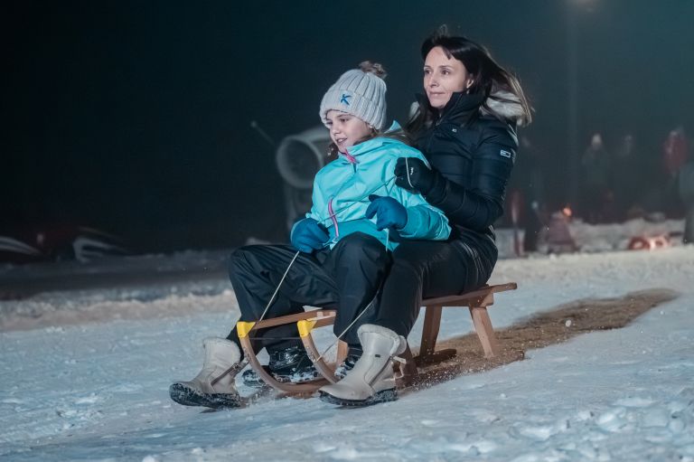 nočno-sankanje-ropoča, sankaški-pokal-občine-rogašovci, sanke, otroci, mladi, zima-zabava, sneg