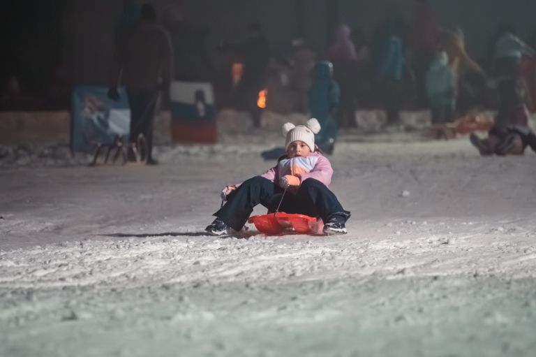 nočno-sankanje-ropoča, sankaški-pokal-občine-rogašovci, sanke, otroci, mladi, zima-zabava, sneg
