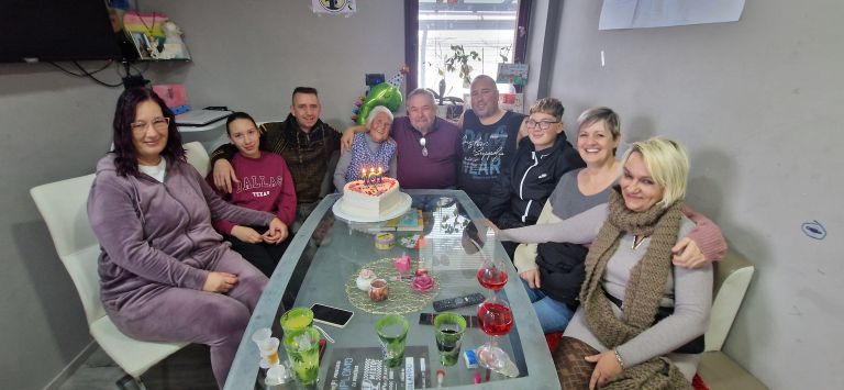 ŠTEFKA V KROGU DRUŽINE.jpg