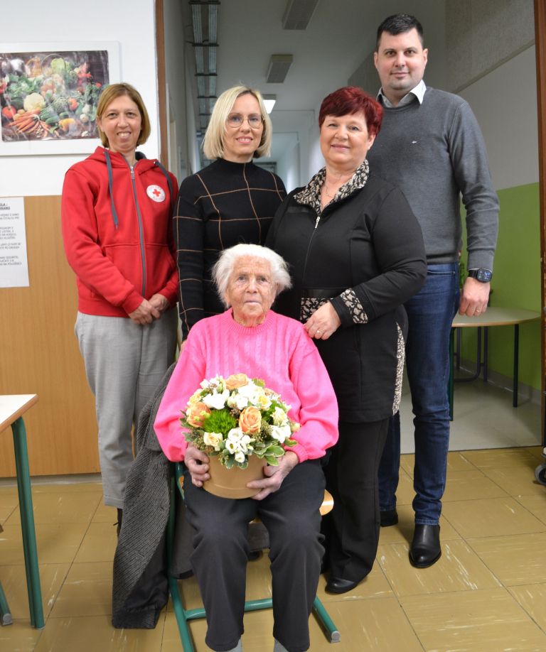 Županja Mateja Povhe, podžupan Blaž Ovnik,predsednica OZRK Trebnje, Mojca Mihevc, sekretarka OZRK Sabina Ažnoh.jpg