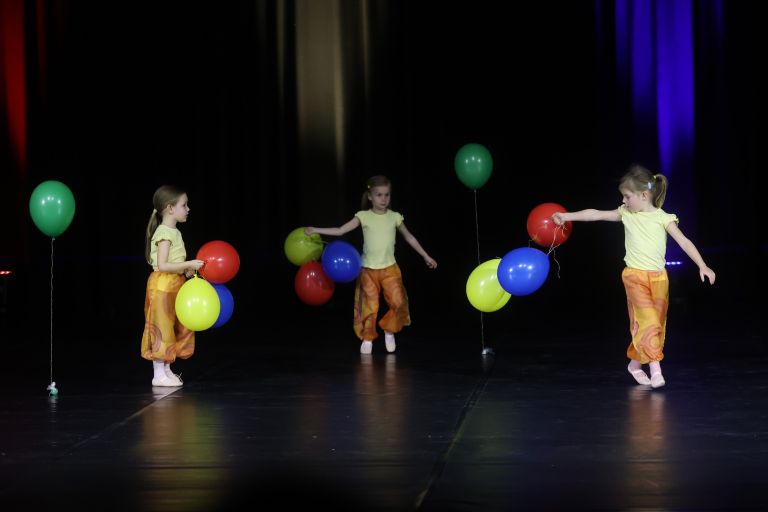 najmlajši, koreografija Tanja Vrglez - BALONČICE.JPG